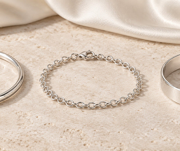 Silver bangle chain bracelet and open cuff compared for Jewelry Towns guide