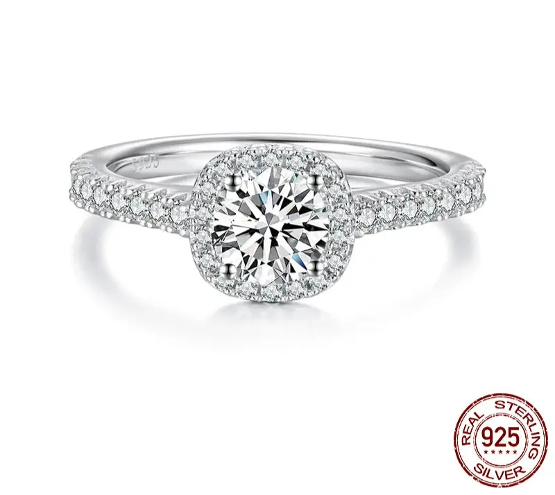 ✨ Solitaire Moissanite Engagement Ring.
