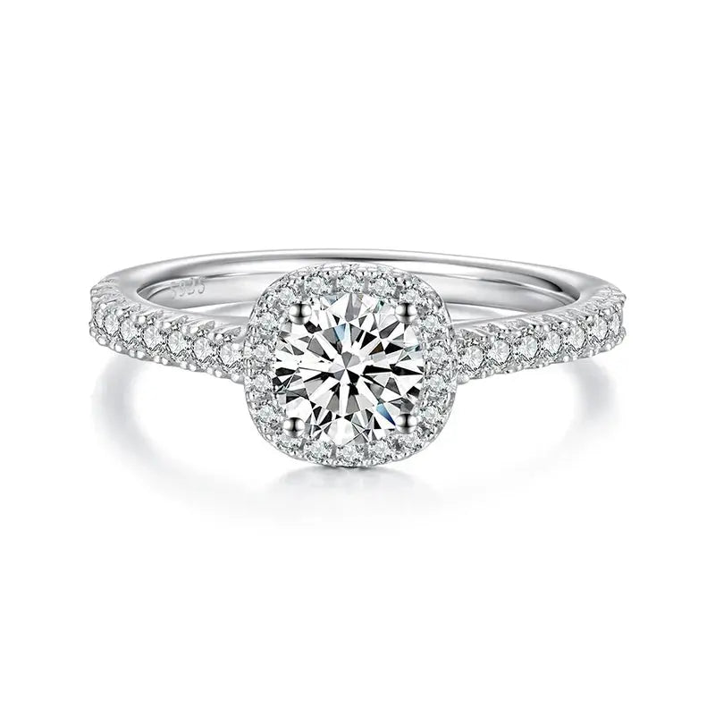 ✨ Solitaire Moissanite Engagement Ring.
